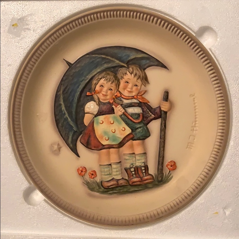 Vintage Hummel 1975 1st edition plate NWT